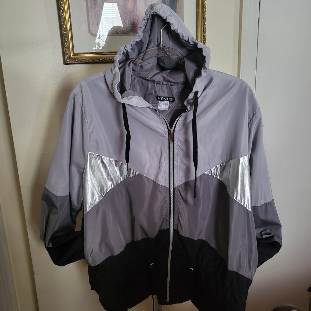Venus  size XL NWOT